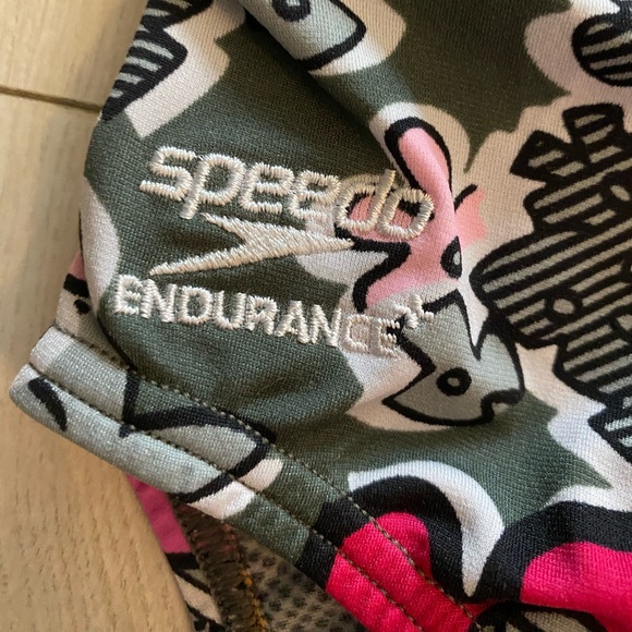 Speedo endurance pink and black full piece bathing suit - Picture 2 of 4